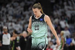 曾調(diào)侃SGA造犯規(guī)！約內(nèi)斯庫季后賽持續(xù)拉胯 雷蜜第一時間趕來嘲笑