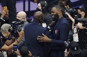 波特：到了某個(gè)時(shí)候 在喬詹之爭中 你必須要考慮到生涯長度的因素