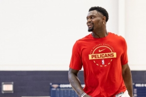 瘦虎！鵜鶘官方發(fā)布錫安最新訓練照 瘦了不止一圈&狀態(tài)很好