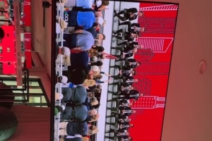 心系高爾夫！詹姆斯曬在健身房內(nèi)觀看萊德杯直播畫面：美國隊加油