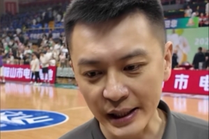 楊鳴：我們鋒線內(nèi)線高度都在降 只能通過速度拼勁減少錯誤來彌補(bǔ)