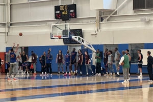 上賽季77場(chǎng)全部首發(fā)！隊(duì)內(nèi)訓(xùn)練哈特穿替補(bǔ)訓(xùn)練衫 新賽季打替補(bǔ)？