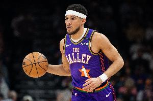 布克：我喜歡打控衛(wèi) 我的天賦是得分但我能為隊友創(chuàng)造機會