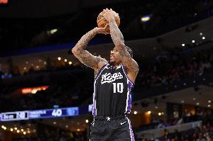 德羅贊：我不會強(qiáng)迫自己多扔3分 希望能允許每個(gè)球員發(fā)揮自己優(yōu)勢