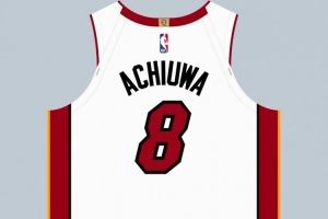 簽一年合同！球衣記者：阿丘瓦在熱火穿8號球衣