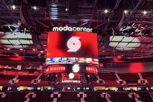 開拓者主場大屏幕+周邊曲面屏全面升級 設(shè)備更高級 展示更多元