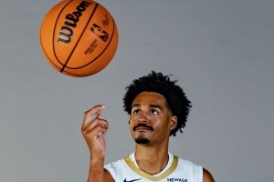 威利-格林：我們得到普爾的機(jī)會恰到好處 他整日泡在訓(xùn)練館