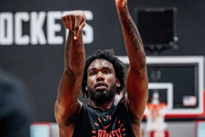 合同年&上賽季場均12+6！火箭官方曬伊森今日訓(xùn)練照