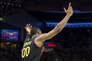 離譜啊！經(jīng)紀人曬的庫明加投籃視頻動了手腳 跳幀剪輯讓出手變快