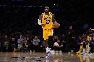 夸梅：詹姆斯只是高中學歷 卻被捧成世界最聰明 他并非什么都懂