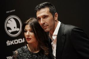 魔笛pk德布勞內！布馮：米蘭和那不勒斯勢均力敵，兩隊都很穩(wěn)健