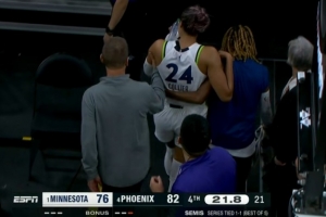 賠了夫人又折兵！科利爾遭托馬斯搶斷后受傷離場 主帥再吃1T崩盤