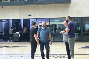 來求職？前尼克斯主帥錫伯杜現(xiàn)身太陽訓(xùn)練館