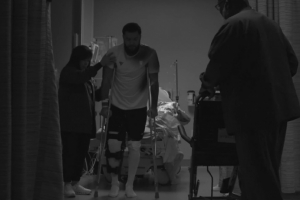 范弗里特曬微視頻：馬上搞定這點(diǎn)小麻煩 轉(zhuǎn)身就回來??