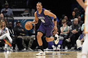 上賽季場均4.2分！隊(duì)記：綠軍與小溫德爾-摩爾簽Exhibit?10合同