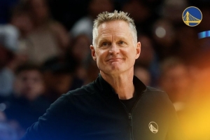 帶領(lǐng)金州奪得4冠！勇士官推：球迷們 一起祝科爾教練60歲生日快樂(lè)