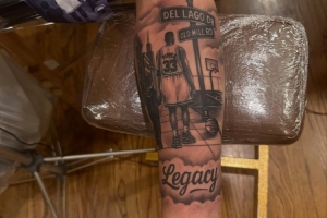 對(duì)老父親的愛(ài)！小皮蓬新增父子牽手紋身 致敬父親皮蓬！