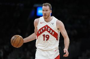 珀?duì)柼貭枺罕举惣疽鼗貏倮奈恢?第一步就是必須重返季后賽