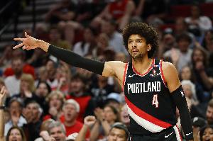 塞布爾：設(shè)想球隊(duì)排兵布陣很有趣 我們有最佳防守陣容級(jí)別的球員