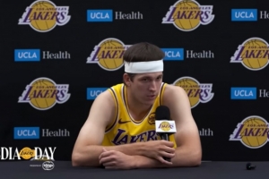 雷迪克要求球員保持冠軍狀態(tài)？里夫斯：我們在這里只為了這一件事