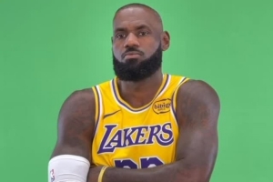 開創(chuàng)第23季！詹姆斯：能夠成為聯(lián)盟歷史的一部分 這感覺非?？? >
                                        </div>
                                    </div>
                                    <div   id=