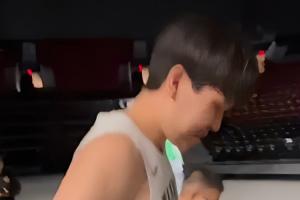 幽默??第一次穿開拓者球衣進主場什么感覺？楊瀚森：挺涼快的