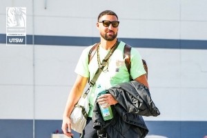 獨(dú)行俠前往溫哥華集訓(xùn)！誰的登機(jī)私服最帥氣？