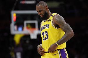 明年還會不會參加湖人的媒體日？詹姆斯：也許吧