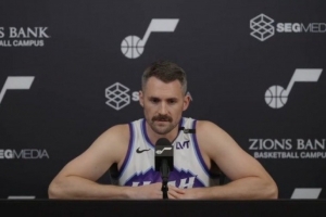 頭發(fā)白了！樂福：隊(duì)友都叫我老哥或叔叔  我欣然接受這種稱謂