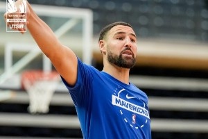 獨行俠曬球隊訓(xùn)練照 濃眉已經(jīng)戴上護目鏡 克萊弗拉格齊亮相