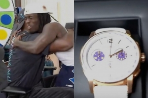 詹姆斯參加網(wǎng)紅直播向其贈送價值20萬愛彼手表 再送團(tuán)隊成員詹23