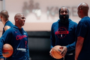 全力出擊！快船訓練營首日照片：“燈泡組合”同框 小卡&比爾在列