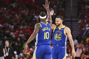 美媒發(fā)問：勇士圍繞庫里建隊三年以失敗告終 這樣值嗎？