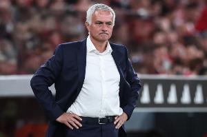 球迷鼓掌致敬！穆帥：感謝，他們屬于我的歷史我也屬于他們的歷史