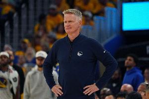 科爾：預(yù)計新賽季不會有我的續(xù)約談判 但也不好說&我不考慮這問題