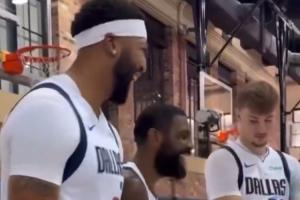 老弟有點(diǎn)拘束！三狀元拍攝定妝照 濃眉&歐文打鬧 弗拉格面無表情