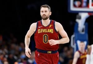 馬卡：共同效力騎士時經(jīng)常和樂福在同一個籃筐訓(xùn)練 總會向他討教