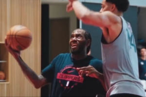 萊昂納德&哈登&保羅&比爾&祖巴茨合練 小卡強(qiáng)硬上籃打進(jìn)