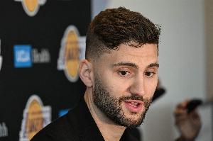 你悠著點(diǎn)吧！克萊伯前天剛說(shuō)要把身體對(duì)抗強(qiáng)度帶上場(chǎng) 今天就傷了