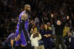 夸梅-布朗：詹姆斯也不過是個(gè)要站著尿尿的人 跟我沒什么兩樣