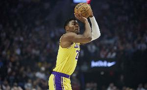 八村塁：詹姆斯會(huì)在場(chǎng)邊為我們答疑解惑 這種無(wú)形影響力至關(guān)重要