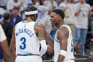 華子：不能讓麥丹每天都去防對(duì)手最佳 我會(huì)主動(dòng)站出來(lái)承擔(dān)這任務(wù)