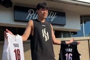 楊瀚森的穿衣風(fēng)格如何？格蘭特：沒(méi)留意過(guò) 不過(guò)我可以幫他參謀