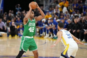 融入球隊(duì)文化！霍福德為贏球而戰(zhàn) 完美契合勇士團(tuán)隊(duì)協(xié)作的傳統(tǒng)