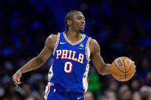 愈發(fā)全能！馬克西上半場11中4得12分3板4助1斷1帽