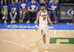 阿德?tīng)柭耗吕谞顟B(tài)看起來(lái)很棒 休賽期他組織球隊(duì)訓(xùn)練我很欣慰