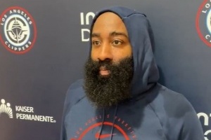 哈登：上賽季工作量過(guò)重 而現(xiàn)在我能有更多接球投機(jī)會(huì) 可以更高效