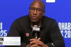 邁克-布朗：球隊(duì)進(jìn)攻節(jié)奏有所提升 快速分球目標(biāo)場(chǎng)均17-18次