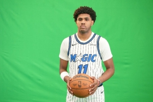 魔術(shù)主帥盛贊25號秀小理查德森高球商：他能閱讀比賽 且非常好問