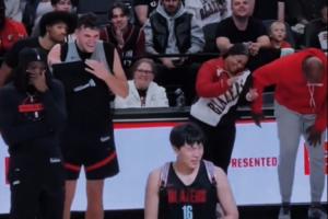 把廣場舞天賦帶到NBA 楊瀚森跳舞把主教練笑彎腰 隊友鼓掌都說好